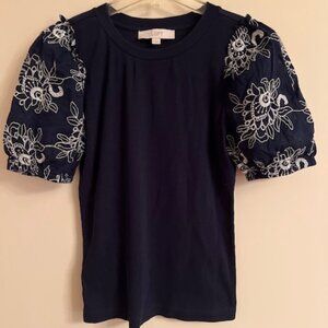 LOFT Blue Short Sleeve Top w White Embroidery Sleeves Small Excellent Condition
